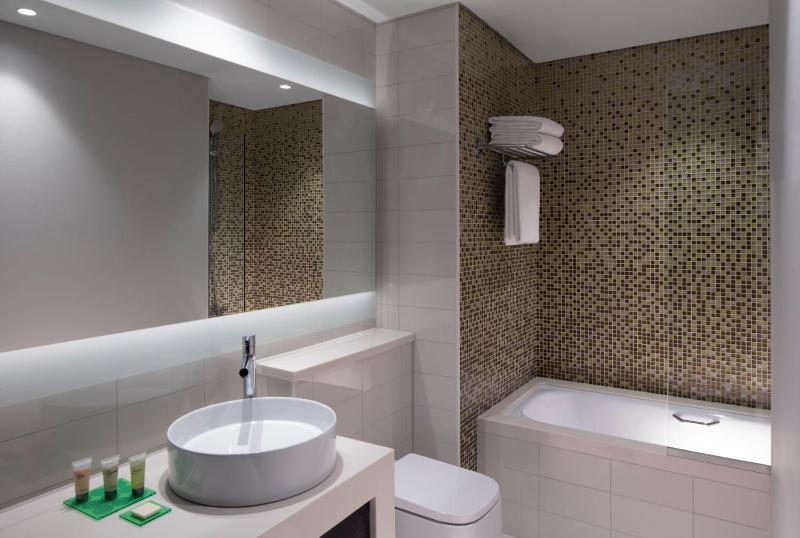 Twin Room with Sofa Bed and Pool View - Free Breakfast,  Complimentary Transfer to Deira City Center, Outlet Mall image 3