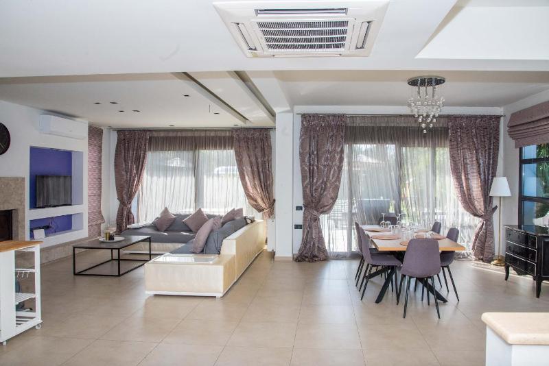 Superior Villa image 4