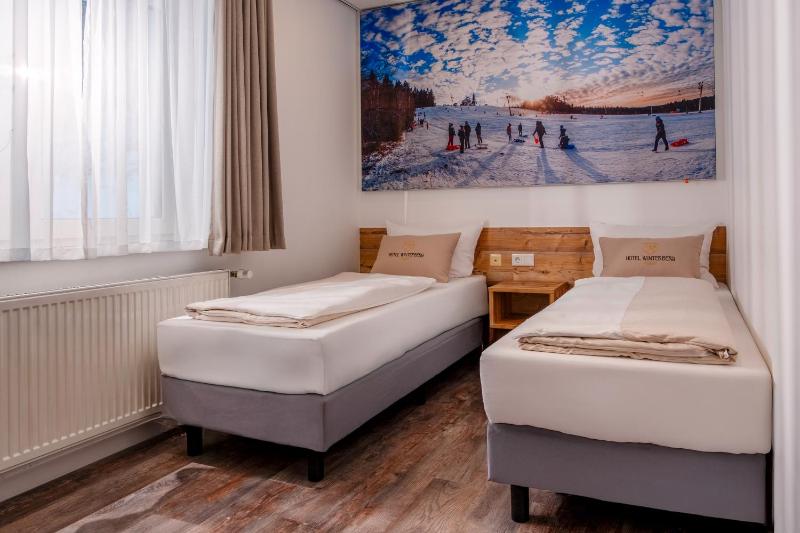 Twin Room image 3