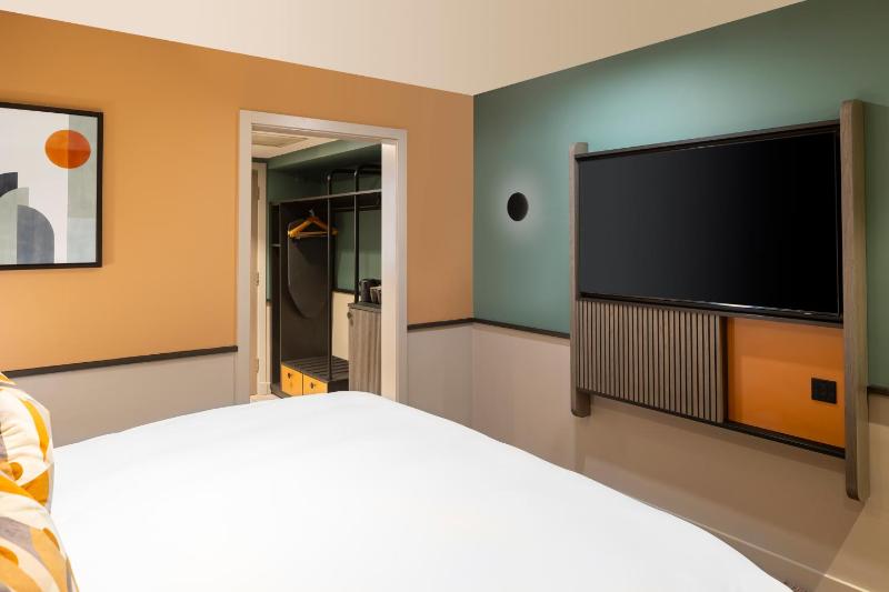 Standard Room image 4