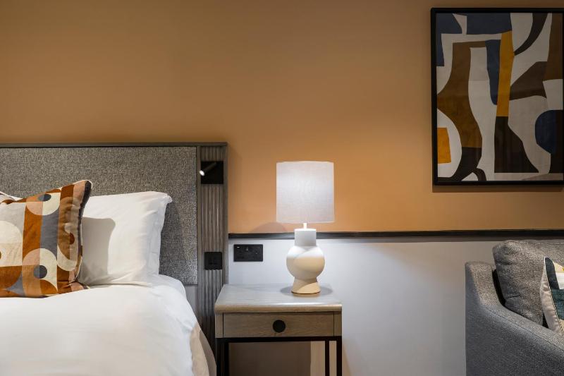 Super Premium King Room with Sofa Bed and Garden View image 4