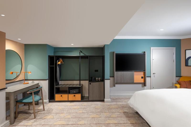 Standard Super King Room - Accessible image 1