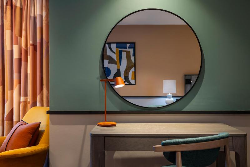 Standard Super King Room - Accessible image 2