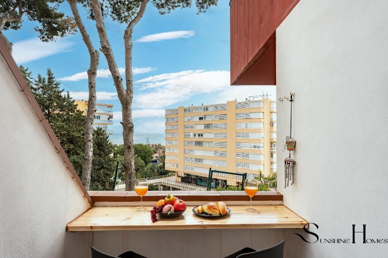 Cozy 2 Bedroom Duplex Parking Terrace Office Pool! - image 1