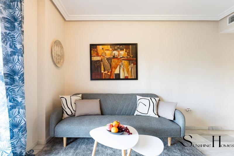 Cozy 2 Bedroom Duplex Parking Terrace Office Pool! - image 39