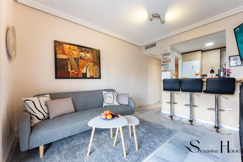 Cozy 2 Bedroom Duplex Parking Terrace Office Pool! - image 9
