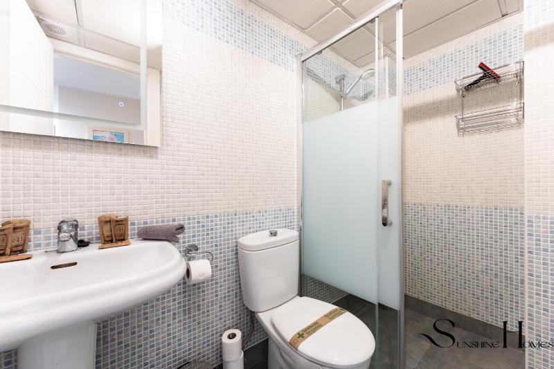 Cozy 2 Bedroom Duplex Parking Terrace Office Pool! - image 17