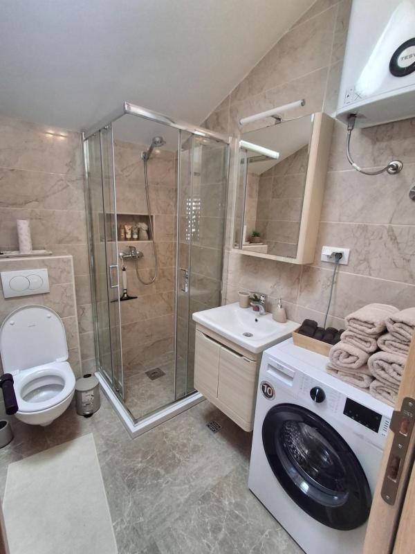 House 23 B1 - image 15