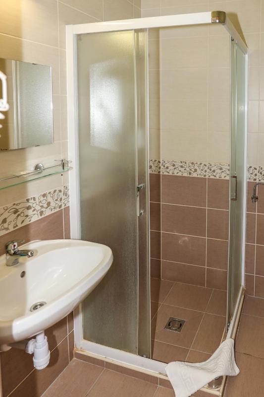 Standard Twin Room image 2