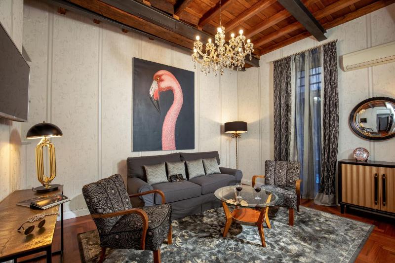 One-Bedroom Apartment image 4