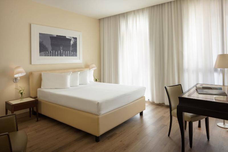 Deluxe Double Room image 1