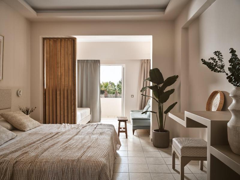 Superior Triple Room image 1