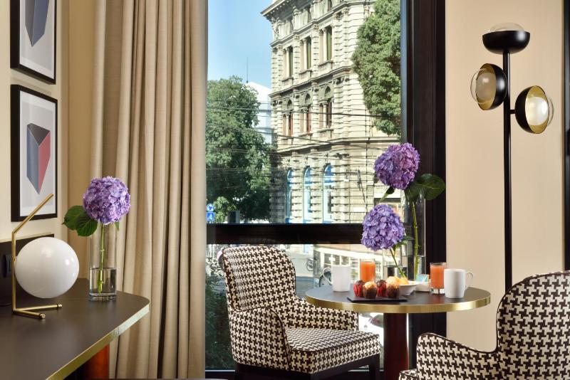 Premium Double Room image 3