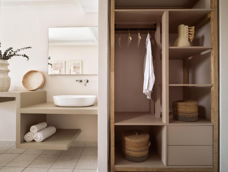 Superior Triple Room image 3