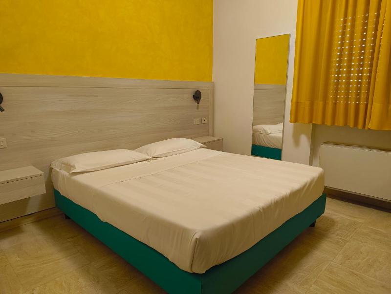 Economy Double Room image 2