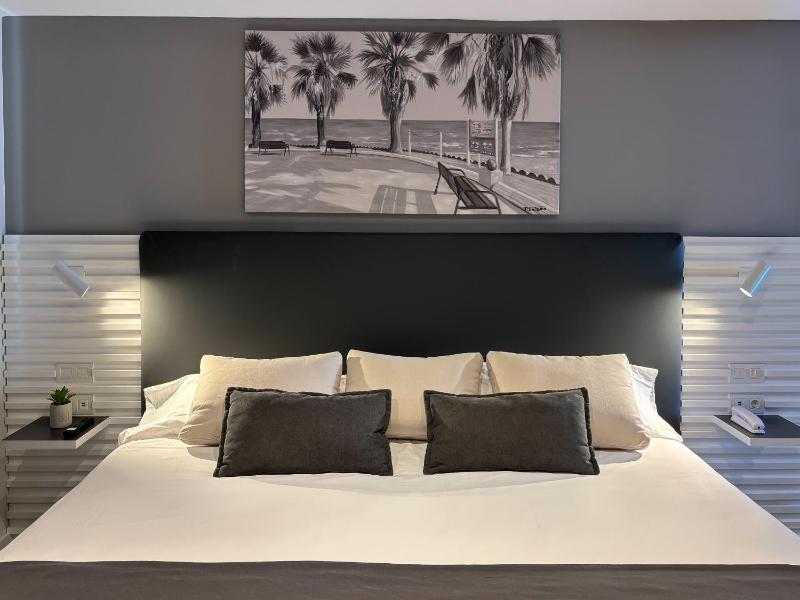 Double or Twin Room image 4