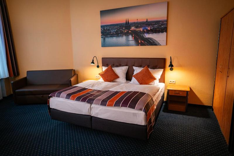 Double Room image 1