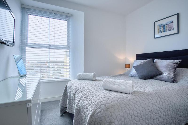 Bay View - 2 Bedroom Apartment - Tenby - image 30