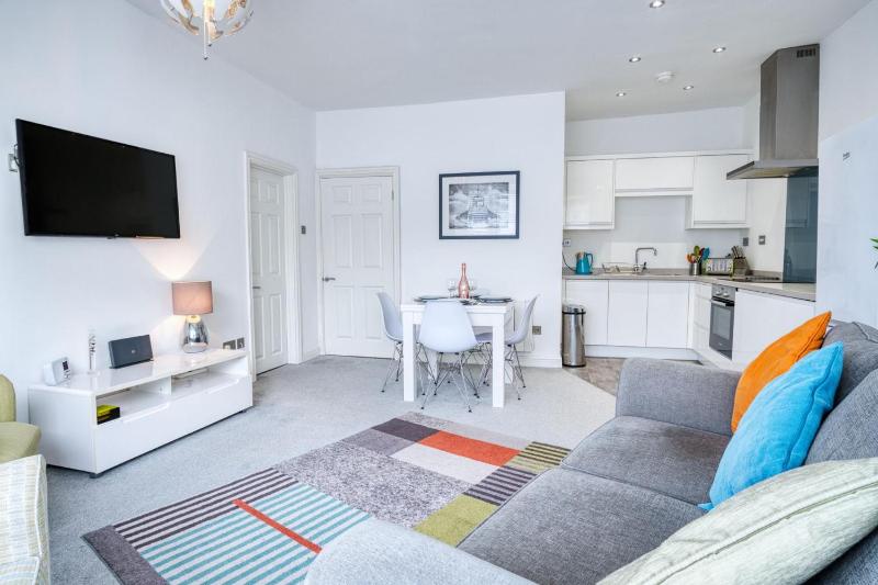 Bay View - 2 Bedroom Apartment - Tenby - image 27