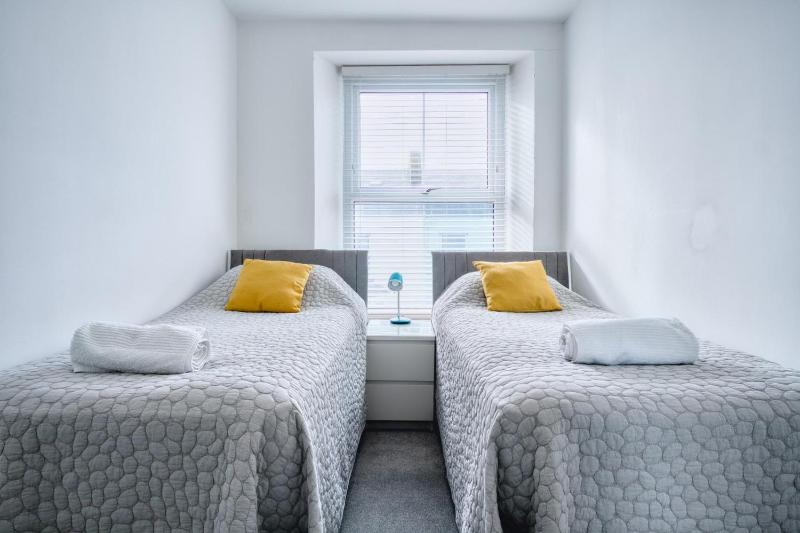 Bay View - 2 Bedroom Apartment - Tenby - image 6