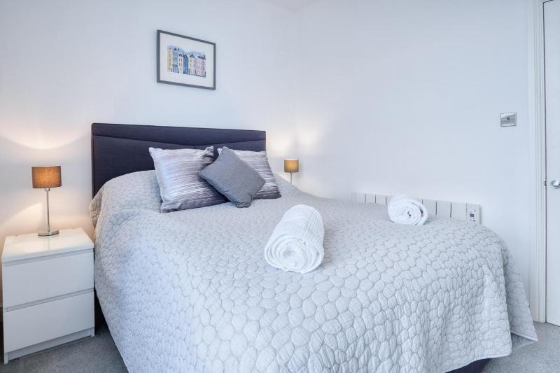 Bay View - 2 Bedroom Apartment - Tenby - image 35