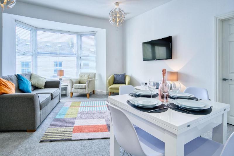 Bay View - 2 Bedroom Apartment - Tenby - image 15