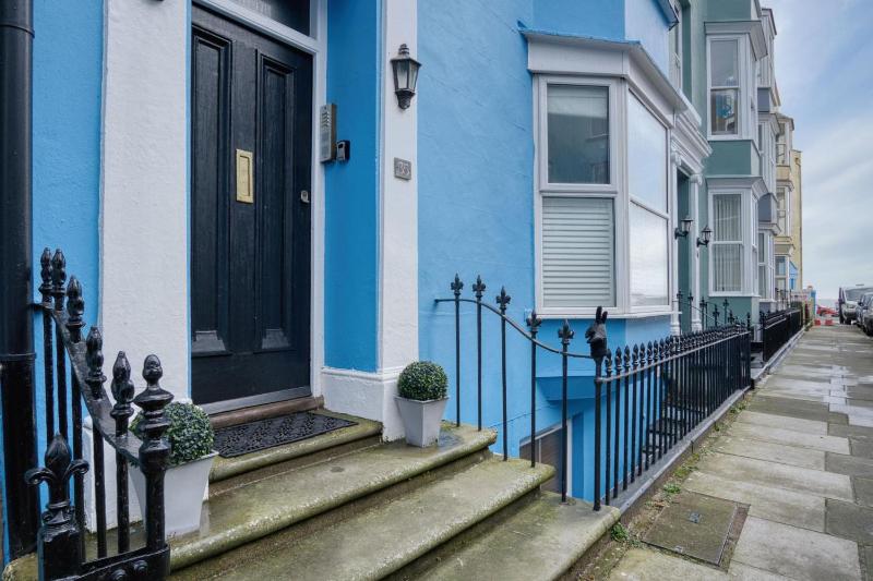 Bay View - 2 Bedroom Apartment - Tenby - image 25