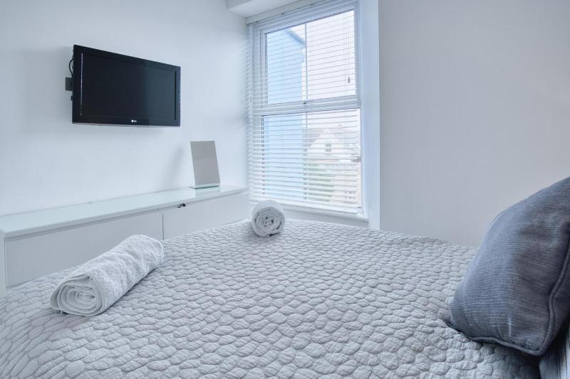 Bay View - 2 Bedroom Apartment - Tenby - image 17