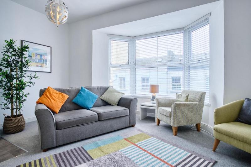 Bay View - 2 Bedroom Apartment - Tenby - image 7