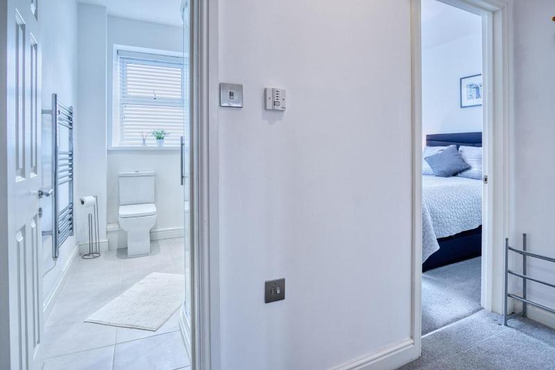 Bay View - 2 Bedroom Apartment - Tenby - image 18