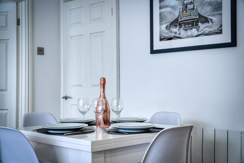Bay View - 2 Bedroom Apartment - Tenby - image 31
