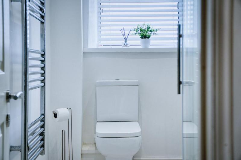 Bay View - 2 Bedroom Apartment - Tenby - image 2
