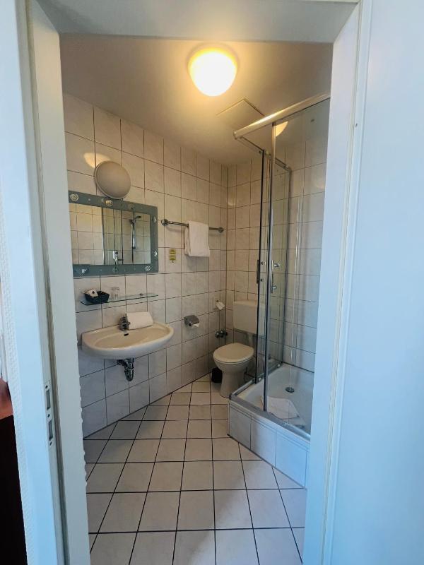 Standard Single Room image 4