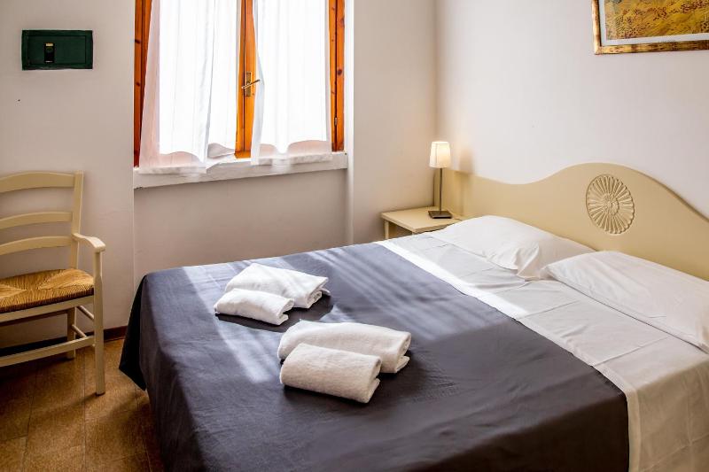 Economy One-Bedroom Apartment image 3