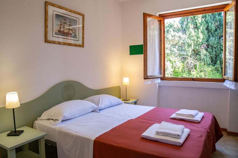 Economy One-Bedroom Apartment image 4