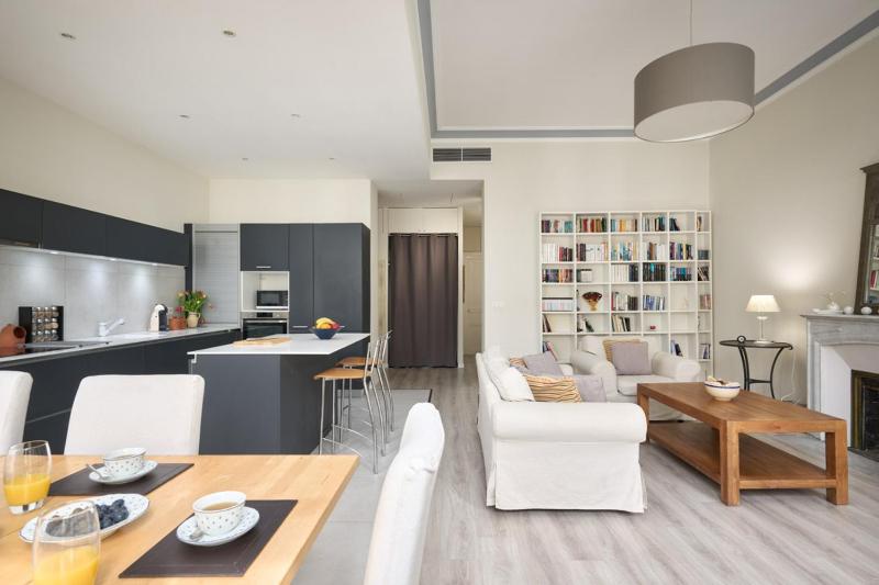 Sunlight Properties - Gisele - Nice hyper central 1 bedroom with large living room - image 4