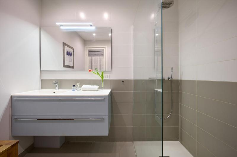 Sunlight Properties - Gisele - Nice hyper central 1 bedroom with large living room - image 14