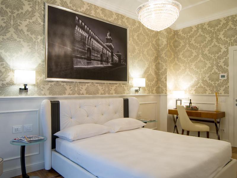 Double Room image 4