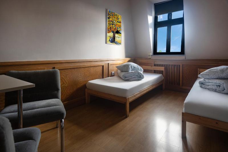 Double Room image 3