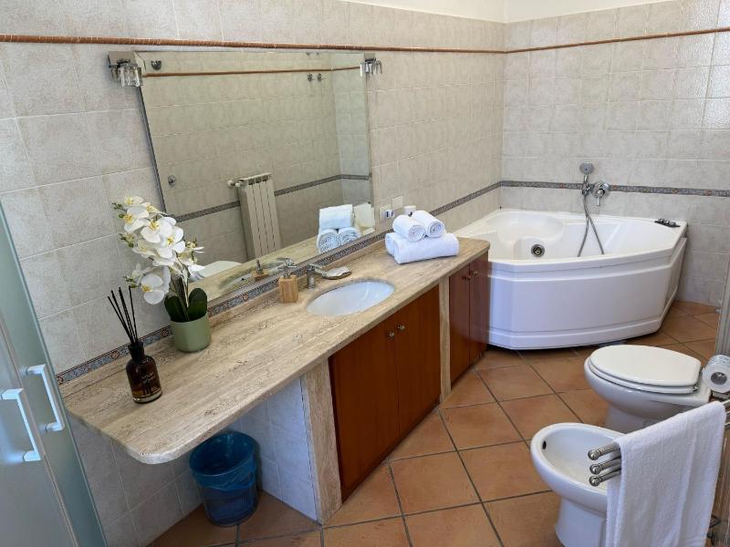 Morant Guest Room - image 16