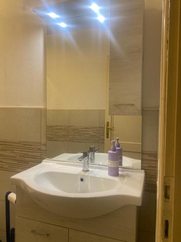 Standard Queen Room image 3