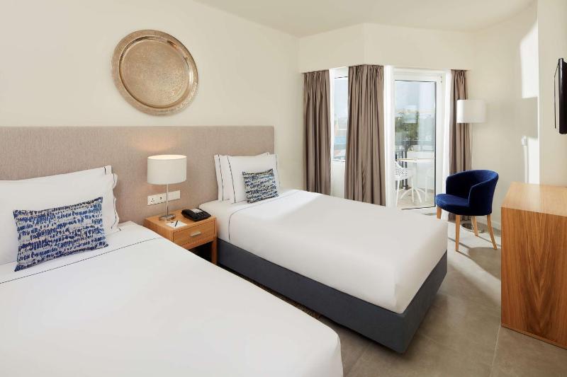 Superior Double or Twin Room with Pool View image 4