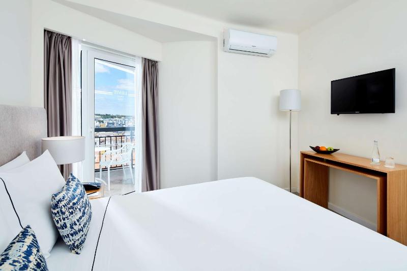 Superior Double or Twin XL Room image 1