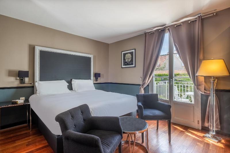 Superior Deluxe Room image 1