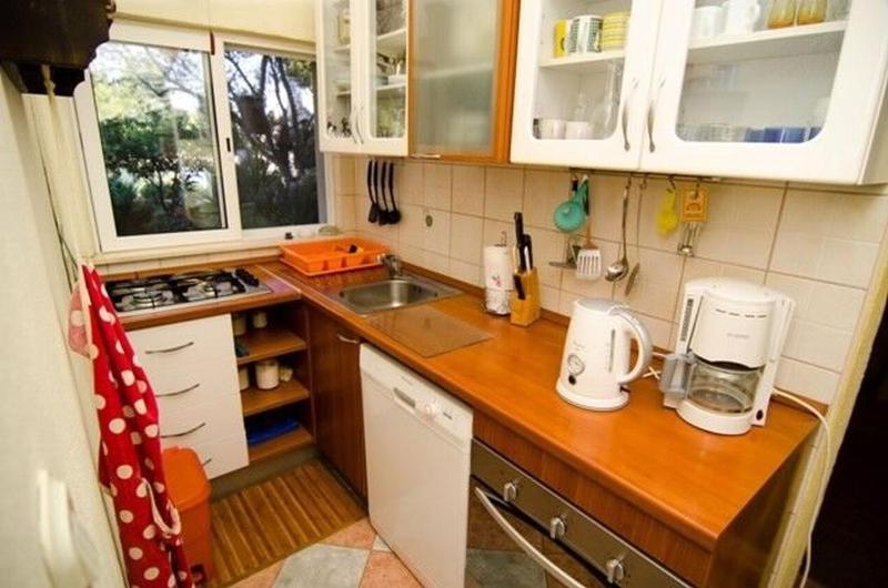 One-Bedroom Apartment image 3