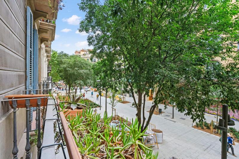 Quiet vibrant 2 bedroom in pedestrian Eixample - image 12