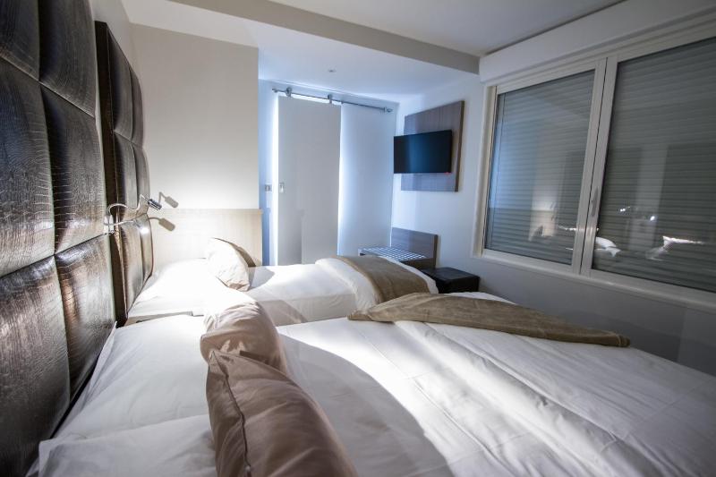 Superior Triple Room image 1