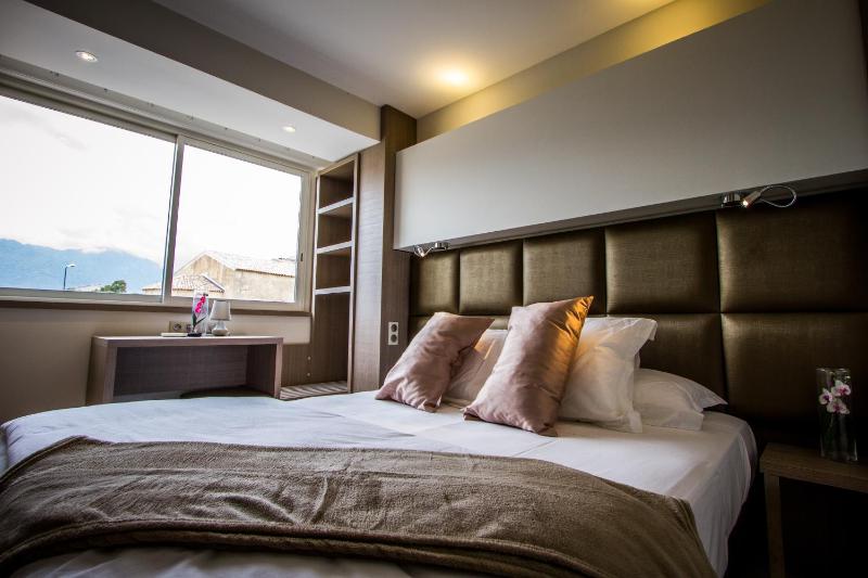 Premium Double Room image 3