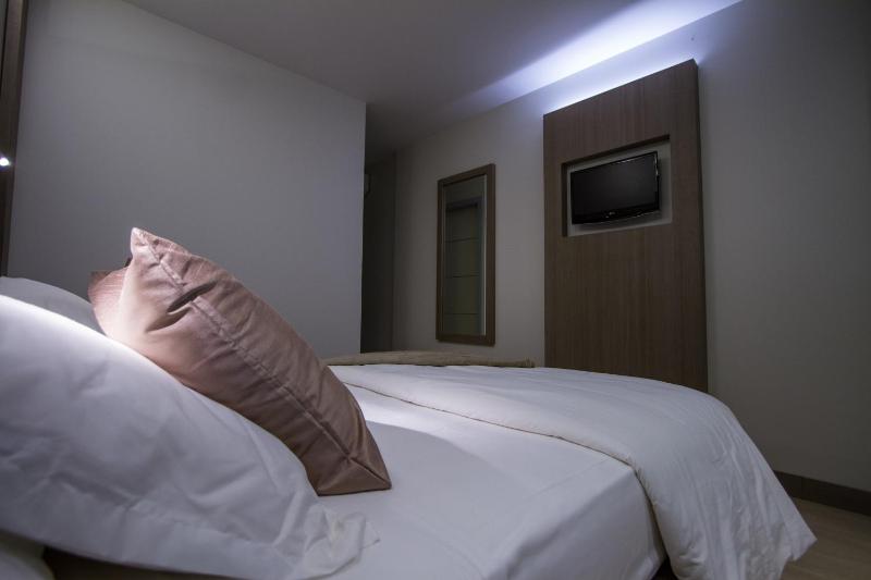 Premium Double Room image 4