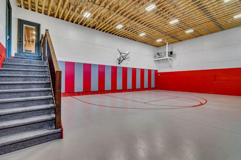 Pvt Indoor Pool-Basketball Court-Theatre Room & Hot Tub-Games-Sleeps 46-Table Rock View-Free Tickets - image 46